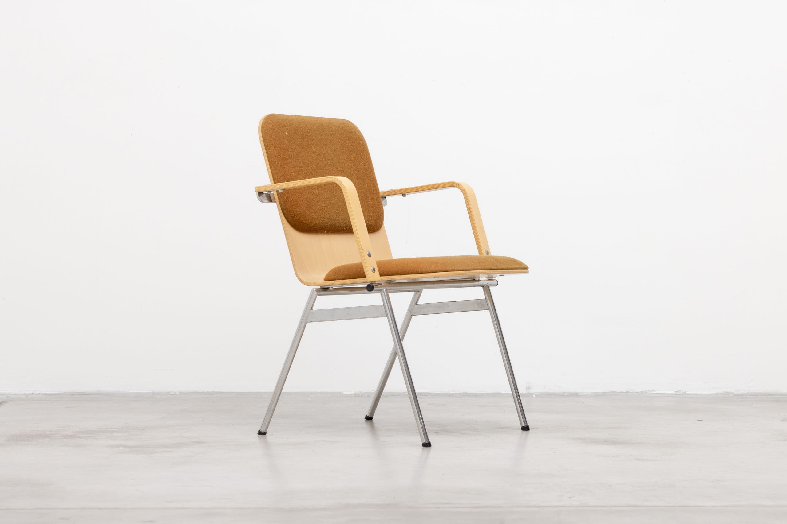 Chair no. 446 by Yrjö Kukkapuro, Avarte