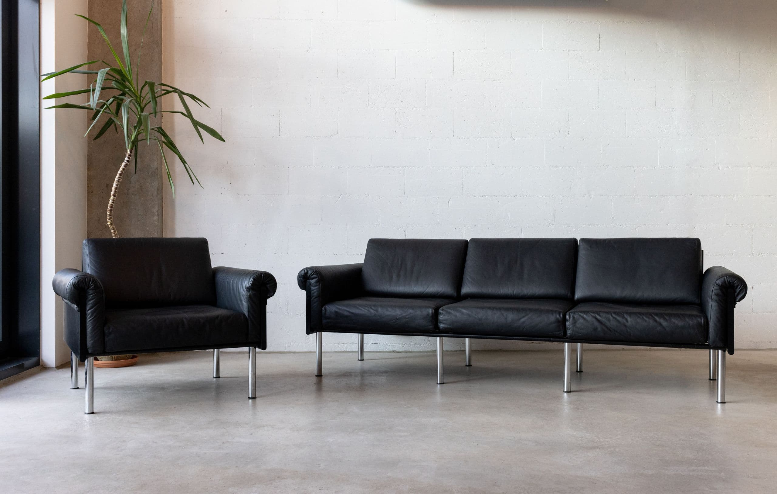 Yrjö Kukkapuro Ateljee sofa and armchair